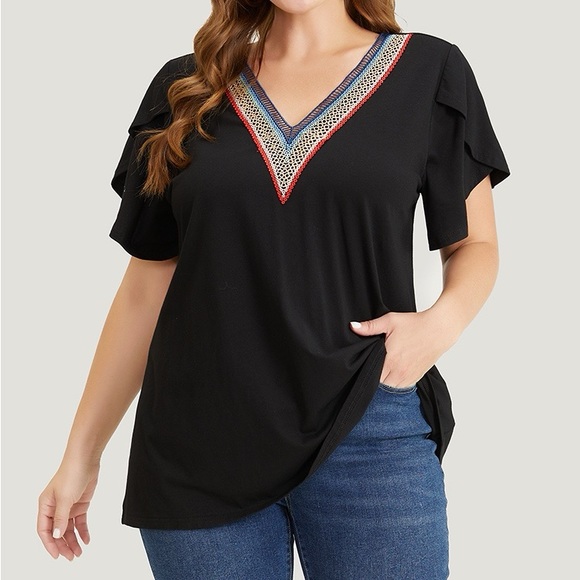 BloomChic Tops - BloomChic Black Crochet Trim V Neck Short Sleeve Top Plus Size 28 5X